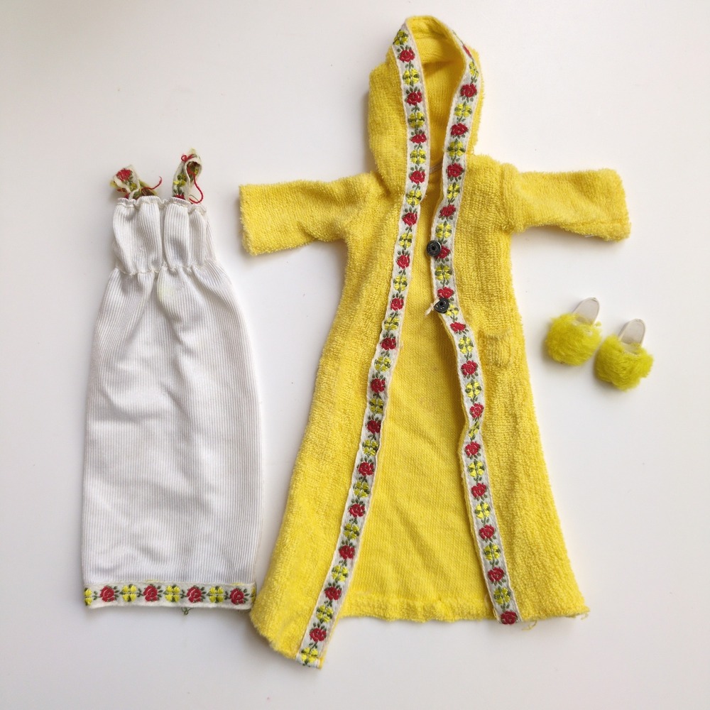 Vtg 70s Sindy Winter Nights #44320 Robe Nightgown Slippers Set Yellow Floral